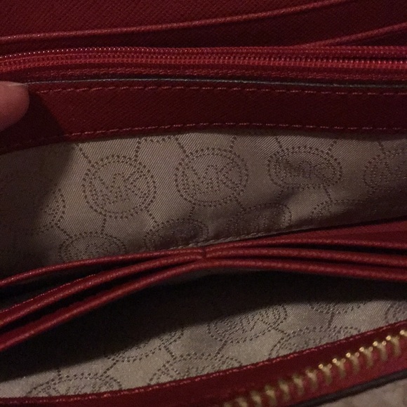 Michael Kors Wallet - Cherry 🍒 - Picture 4 of 5